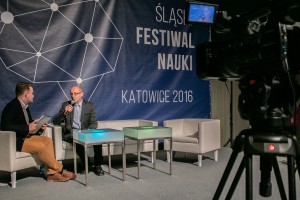 Śląski Festiwal Nauki 2016. Prof. Skubała udziela wywiadu po wykładzie